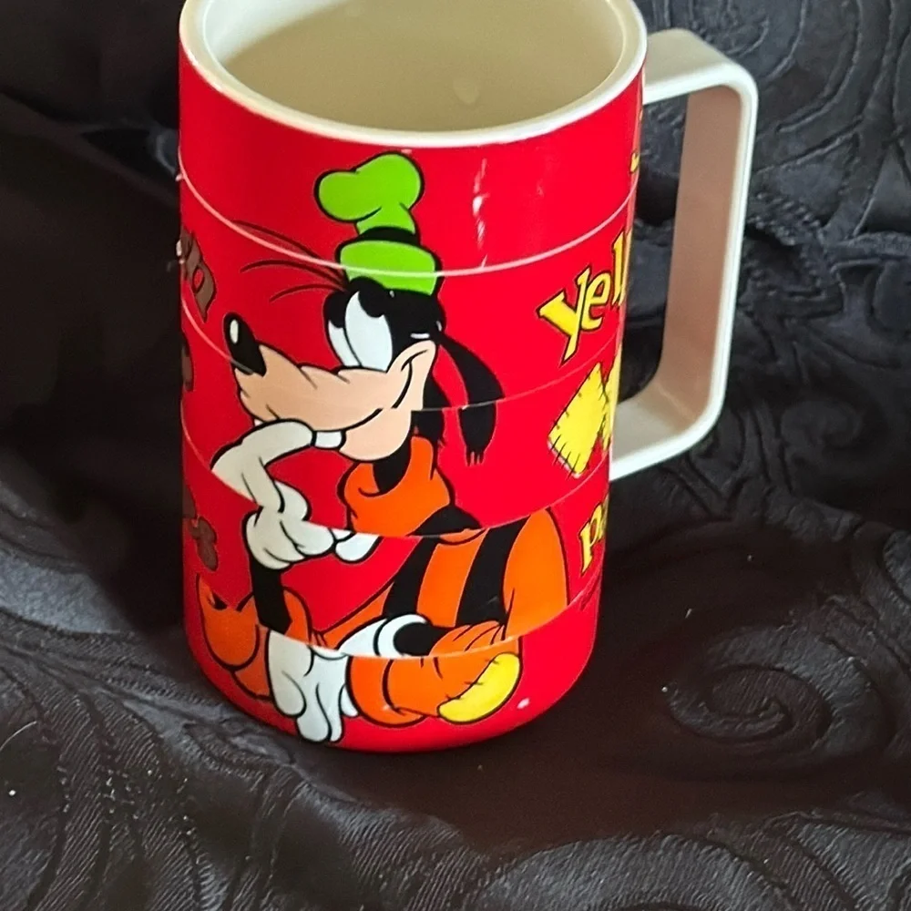 Vintage Disneys MICKEY & GOOFY puzzle cups set of 2
